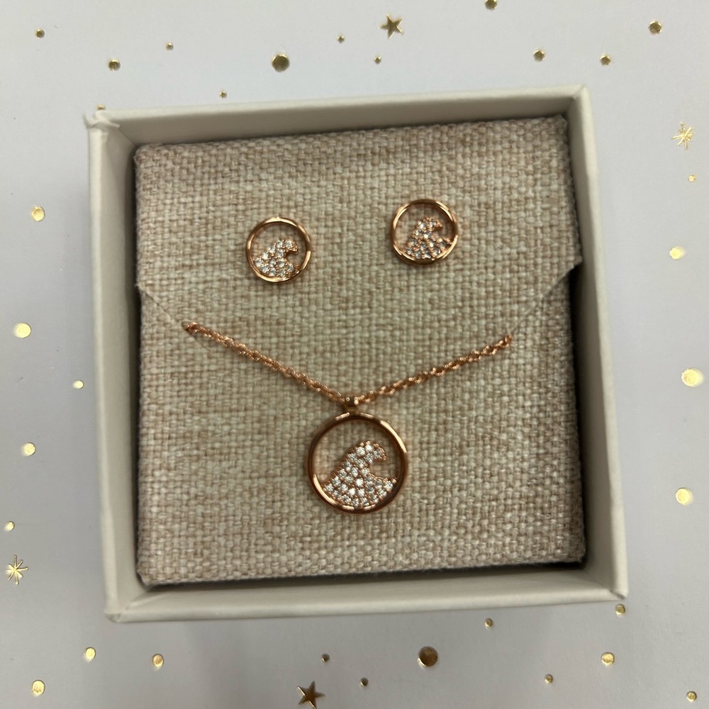 Pura Vida wave necklace and earrings